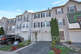 Building Photo - 930 Monet Dr