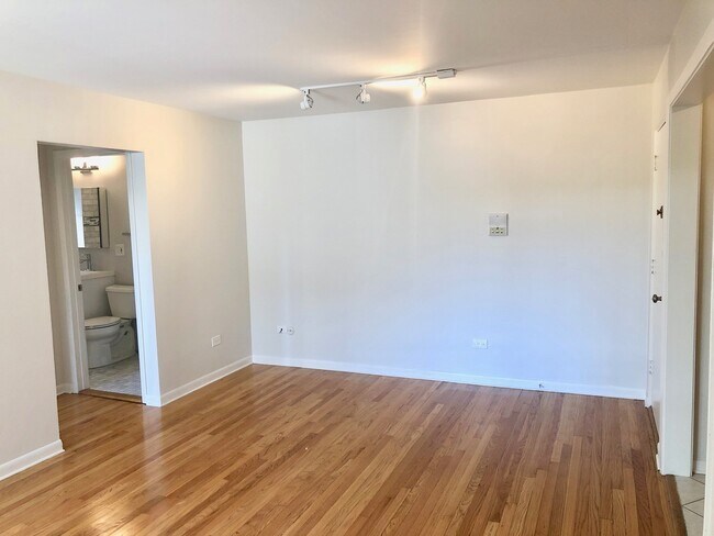 Foto del edificio - 526 W Roscoe St