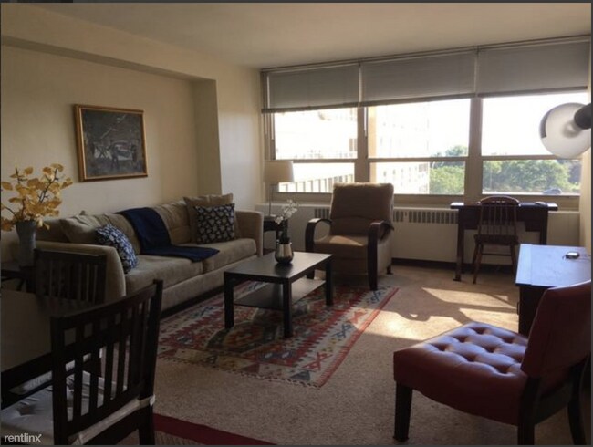 Foto del edificio - 1 br, 1 bath  - 3950 N Lake Shore Dr Apt 612
