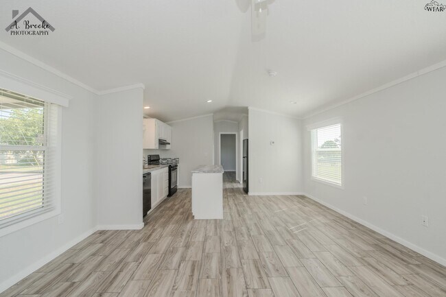 Foto del edificio - 106 S Pacific Ave