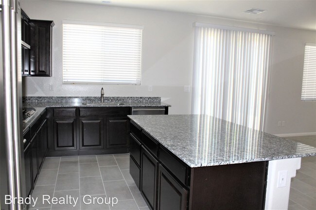 Building Photo - 5 br, 3 bath House - 2922 Tremont Ave