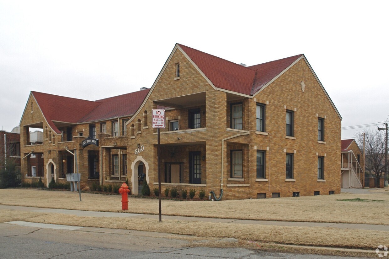 Building Photo - Highfill Court & East Drive Apartments