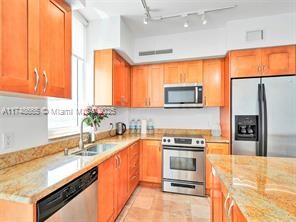 Foto principal - 1755 E Hallandale Beach Blvd