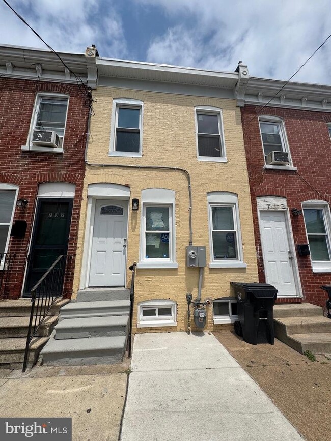 Photo - 739 E 10th St Townhome