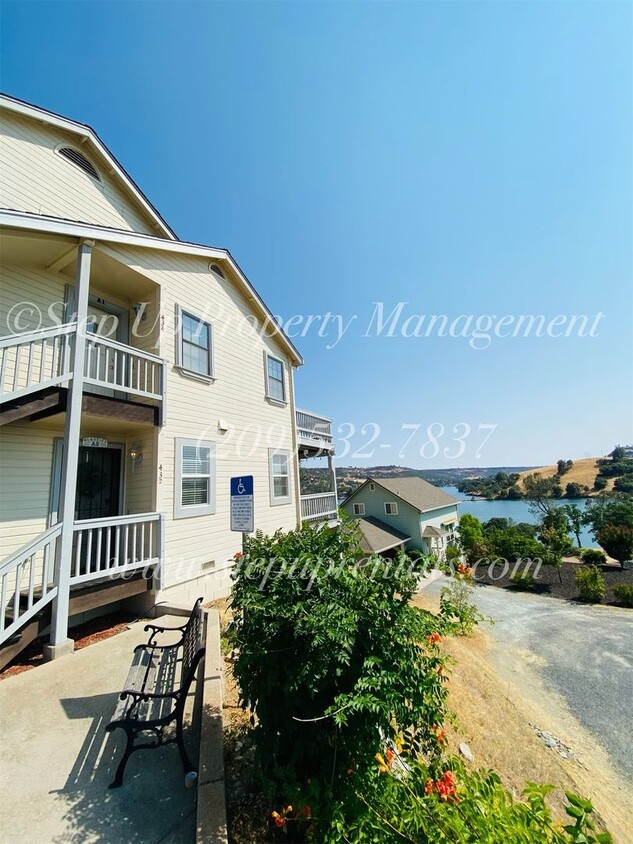 Primary Photo - 2 Bedroom 2 Full Bathroom Condo with Lake ...