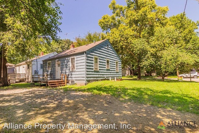 Building Photo - 4 br, 2 bath Room For Rent - 901 Ratone St.
