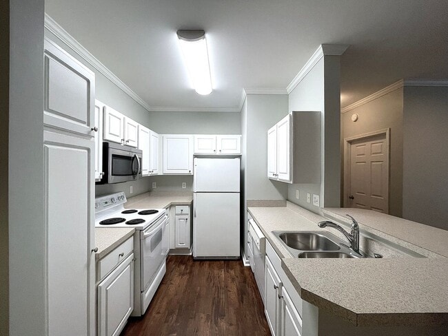 Building Photo - Cozy Condo In Amazing Location!