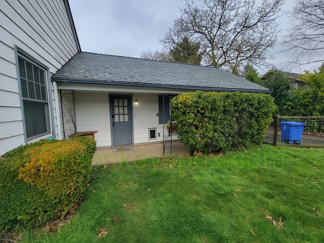 Foto del edificio - Beautiful 2 Bedroom 1 Bath House with Atta...
