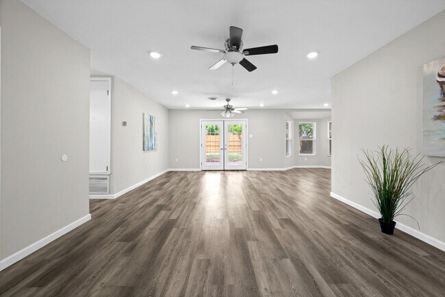 Building Photo - 4113 Kingston Dr