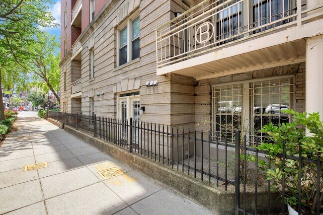 Foto del edificio - Spacious 1 Bedroom unit in Adams Morgan area