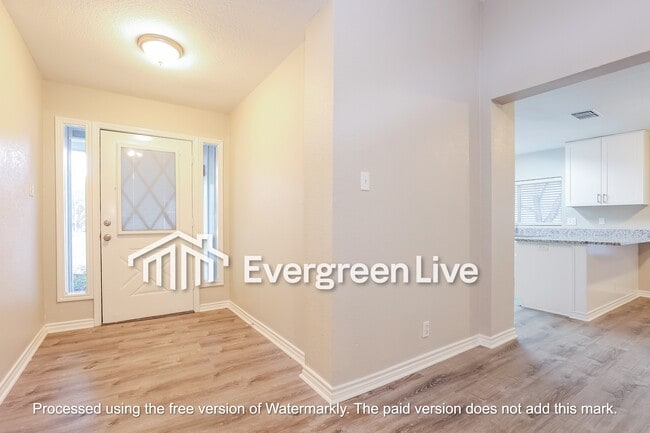 Foto del edificio - 8734 Shallow Ridge Dr