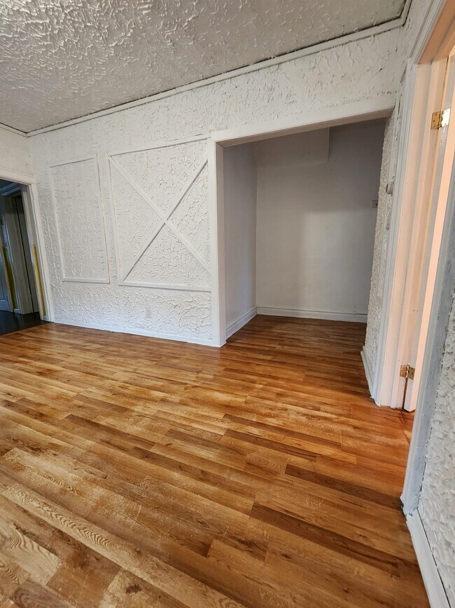 Building Photo - 256 Avenue B