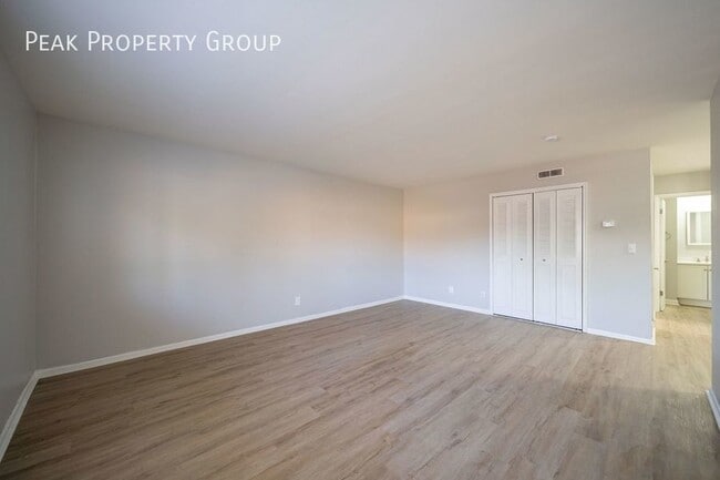 Building Photo - Available in October!! Newly Renovated 1 B...