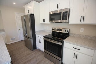 Building Photo - 118 N Cottage Rd