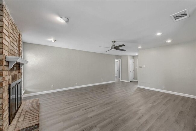 Building Photo - 906 Cactus Dr