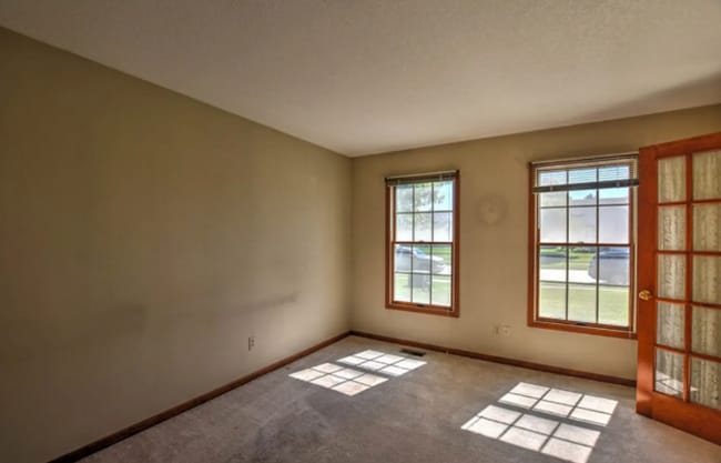 Building Photo - 4 Bedroom, 3,5 Bath home in Maroa Forsyth ...