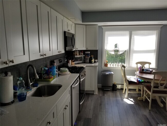 Building Photo - 272 Burr Rd