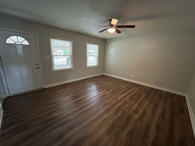 Foto del edificio - 1001 Wooddale Ct