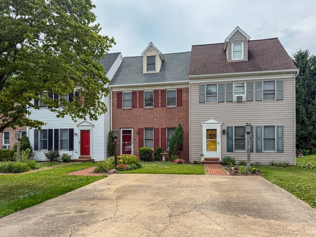 Building Photo - 28 Pheasant Ln