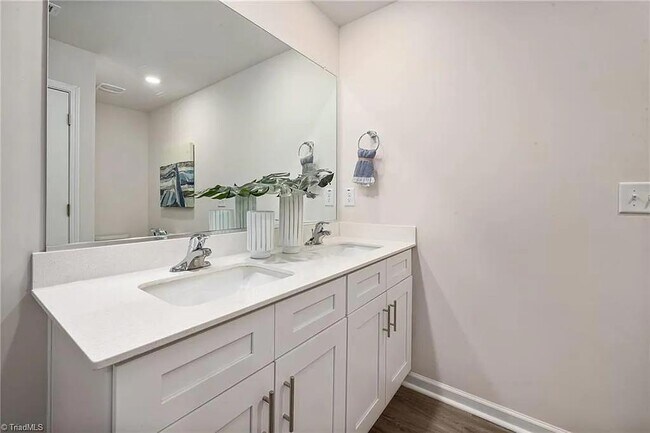 Foto del edificio - 5630 Carrington Ct
