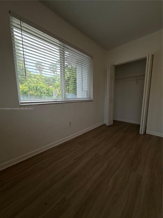 Foto del edificio - 5515 NW 6th Pl