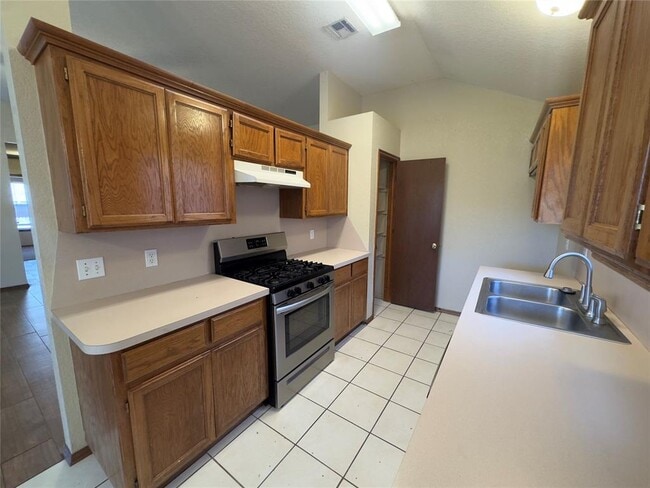 Building Photo - 623 Rimrock Rd