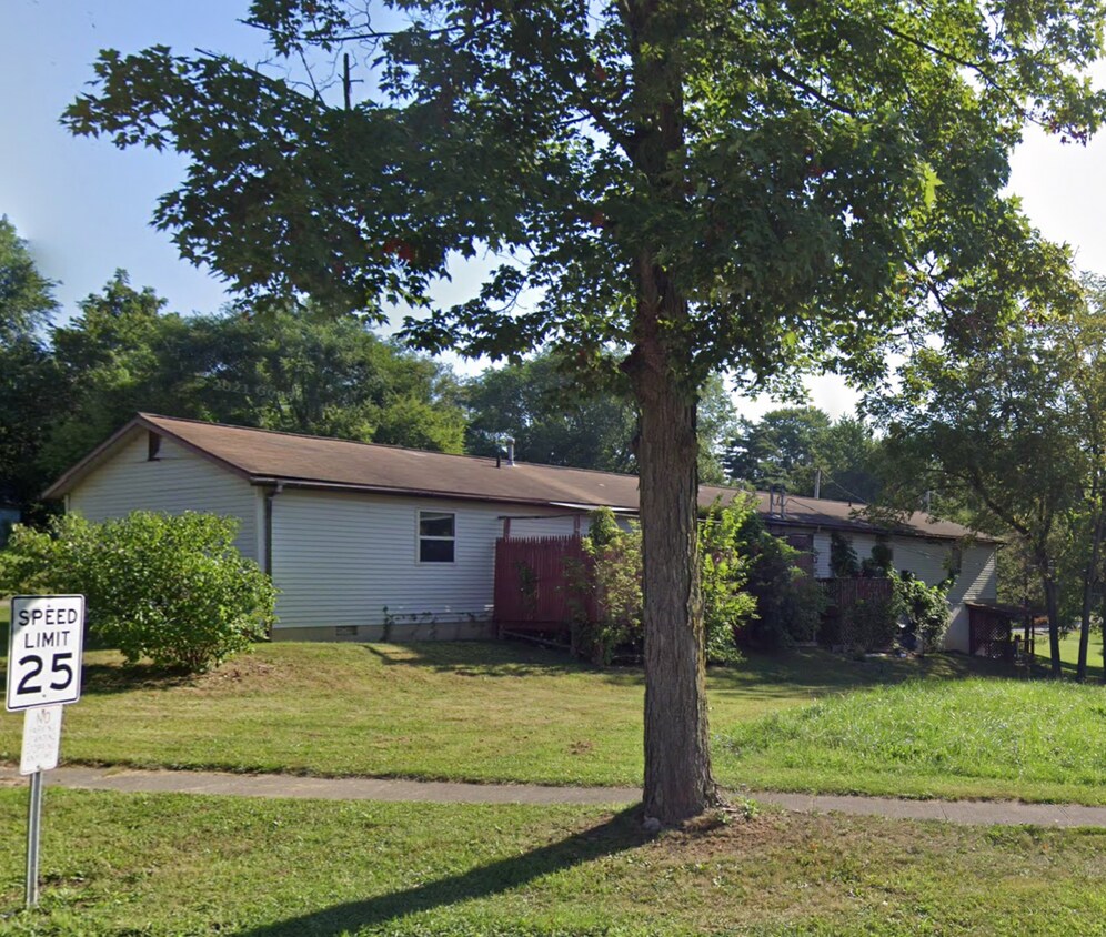 Primary Photo - 257-259 W Elm St.