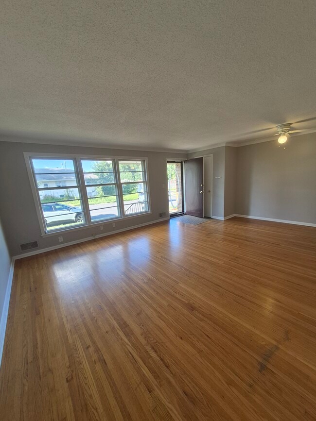 Living Room - 25'x12' - 2219 W 61st St