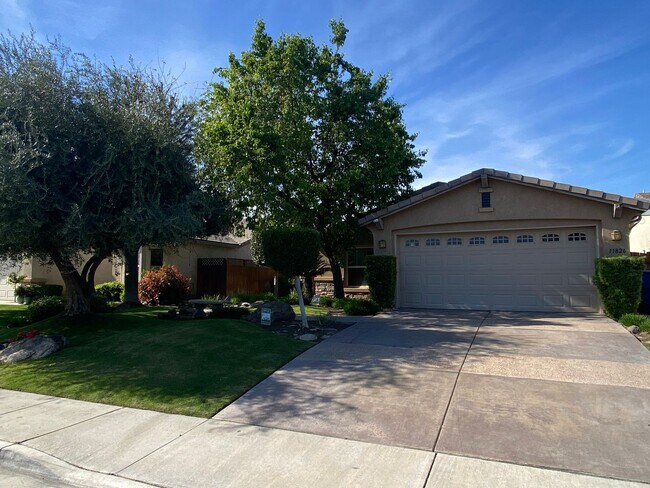 Foto del edificio - Gated Community of Grand Island in Seven Oaks 2 BD 2 BA Gorgeous House