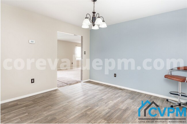 Foto del edificio - 12110 Tulip Grove Dr