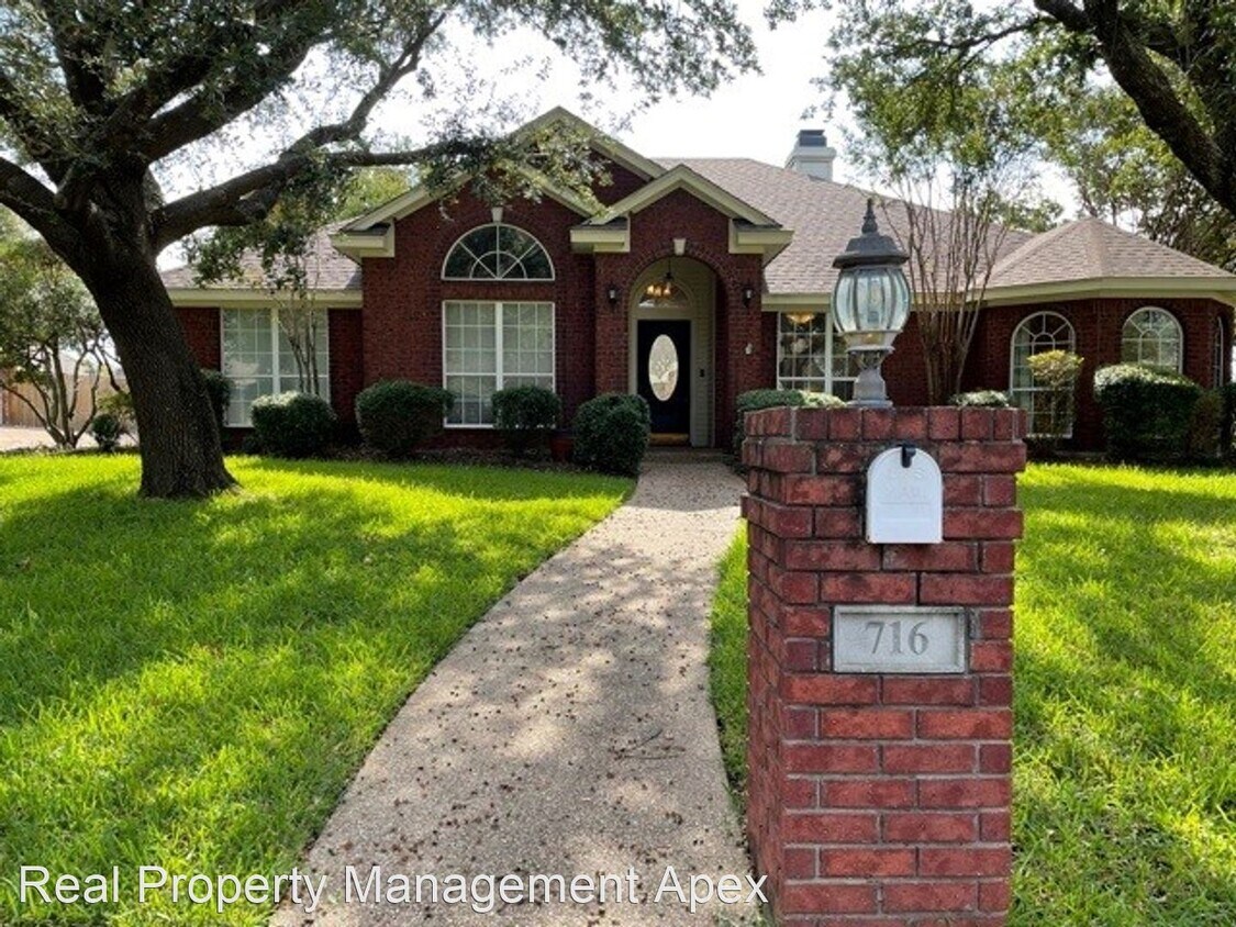 4 br, 2.5 bath House 716 Stoneridge Dr. House Rental in Hewitt, TX