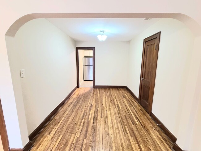 Building Photo - 34 W Tulane Rd