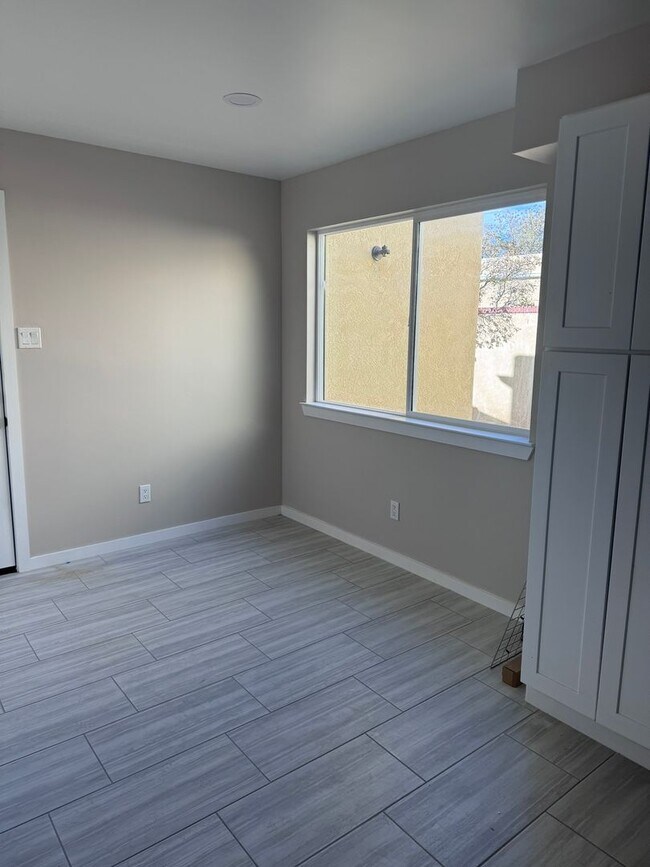 Foto del edificio - Foothills Townhouse 2/BD 2/BA 2/CG