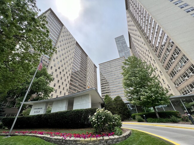 Foto del edificio - 3950 N Lake Shore Dr