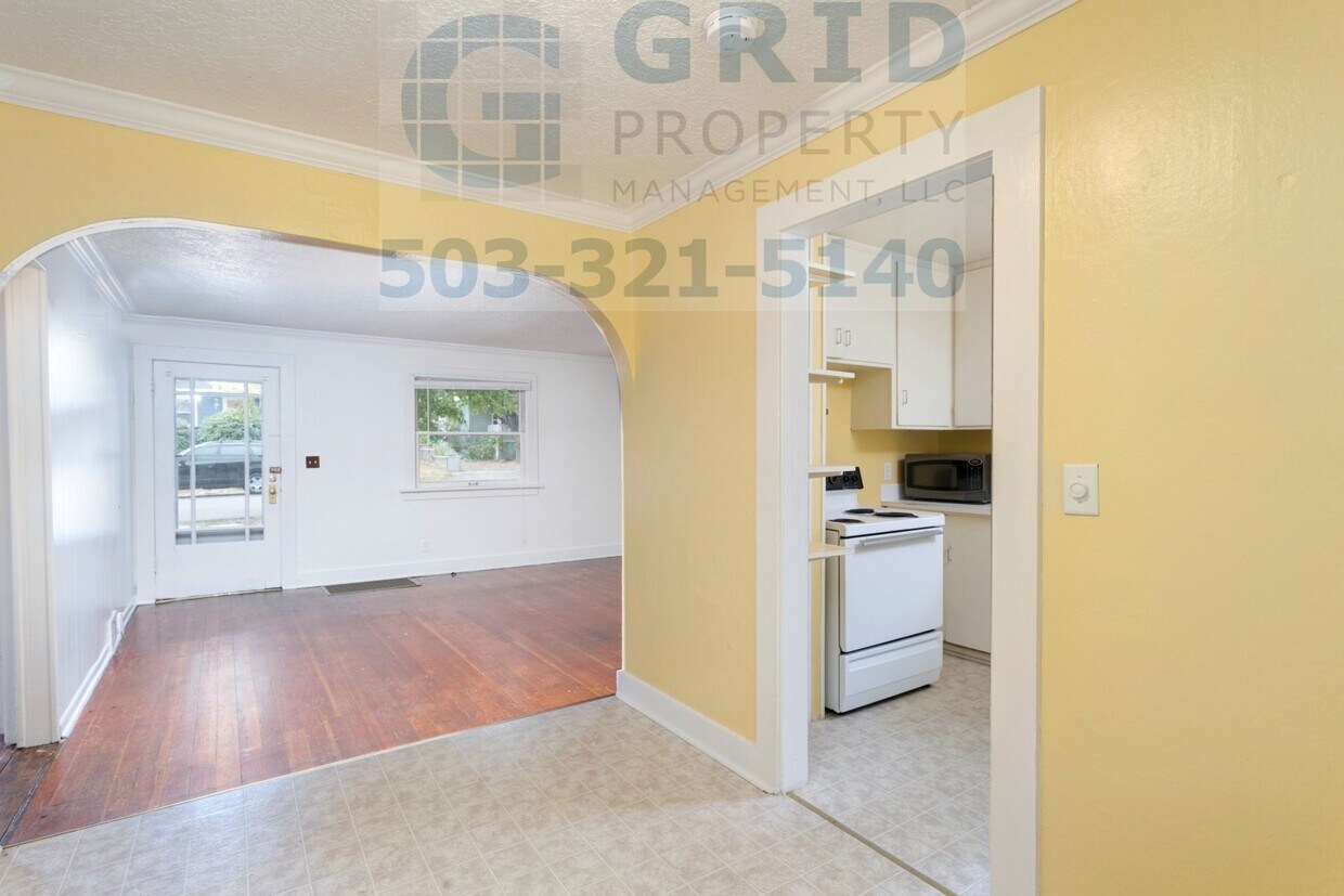 Foto principal - Charming 2 Bedroom Bungalow Available in N...