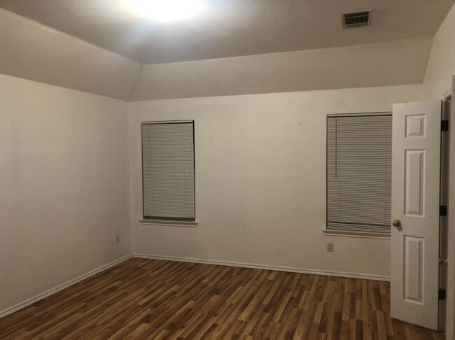 Building Photo - 713 Camino Alto Dr