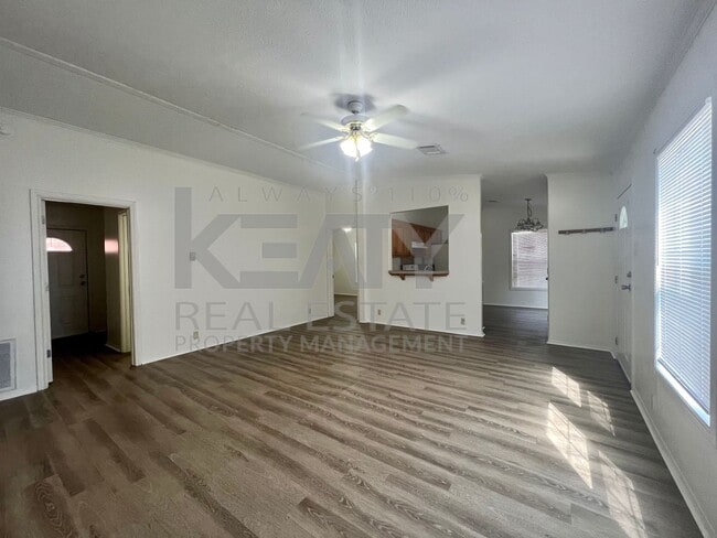 Building Photo - 113 Country Ln