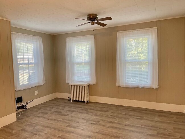 Foto del edificio - 329 Pond St