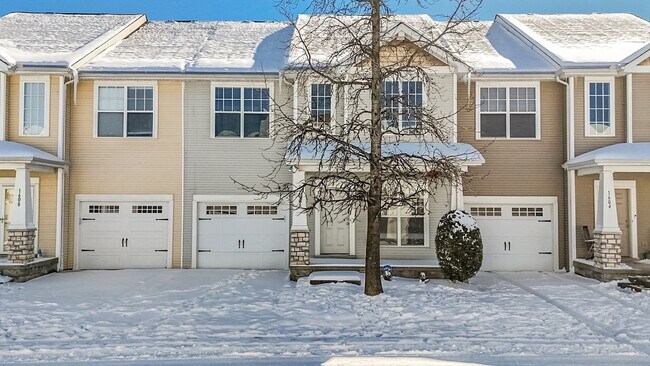 Building Photo - Spacious Condo in Great Location!