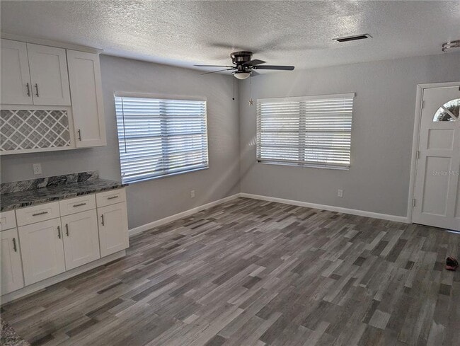 Building Photo - 206 N Gunlock Ave