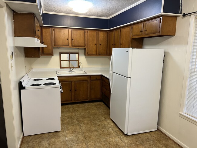 Kitchen - 216 Wedgewood St