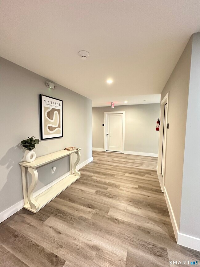 Foto del edificio - 528 Black Rock Tpke