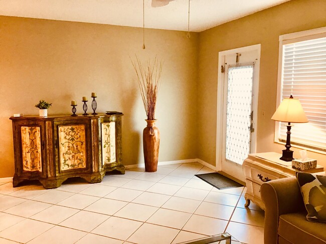 Foto del edificio - 4008 Cornwall A