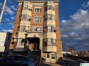 Building Photo - 312 S 17th St