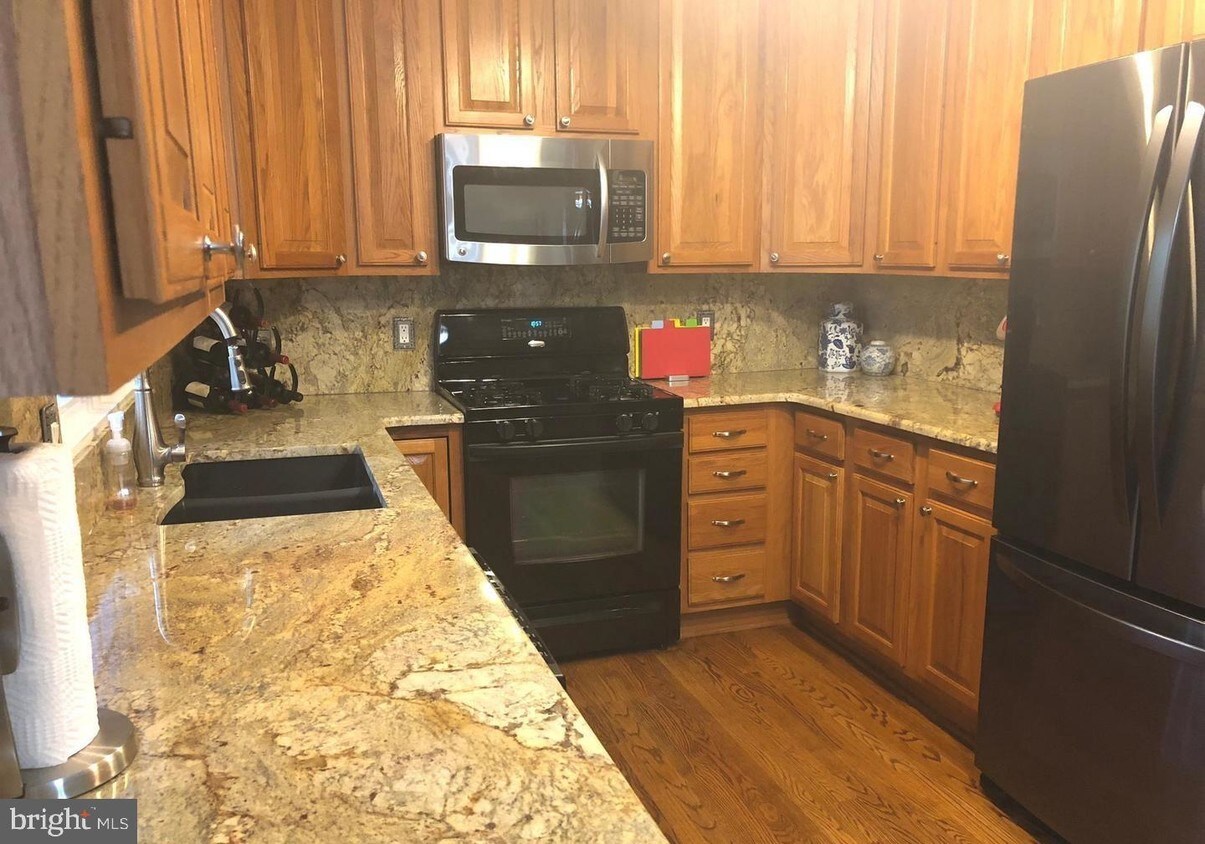 Primary Photo - 1118 Westbriar Ct NE