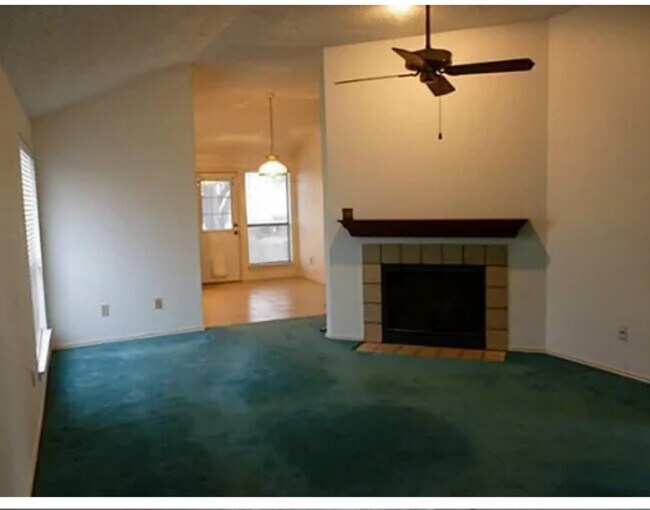 Foto del edificio - 2408 Shady Turf Dr
