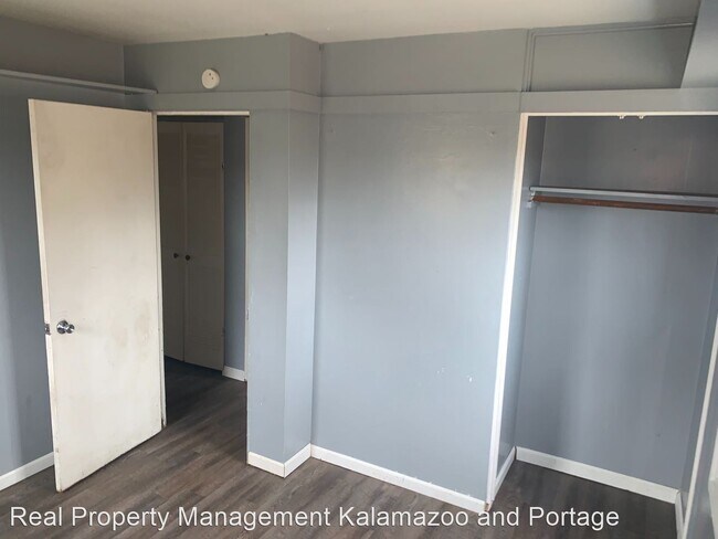 Foto del edificio - 2420 Upper Riverview Dr