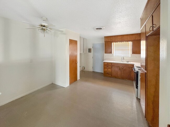 Foto del edificio - 701-703-703 E Sunset Cir