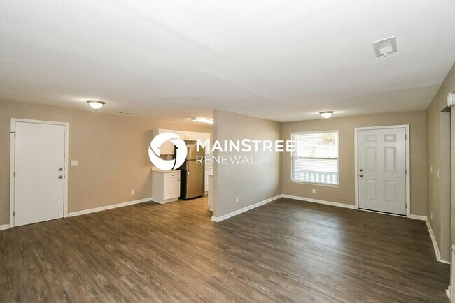 Building Photo - 3 Bedroom Pet-Friendly Home in Jacksonville, FL with Main Street Renewal