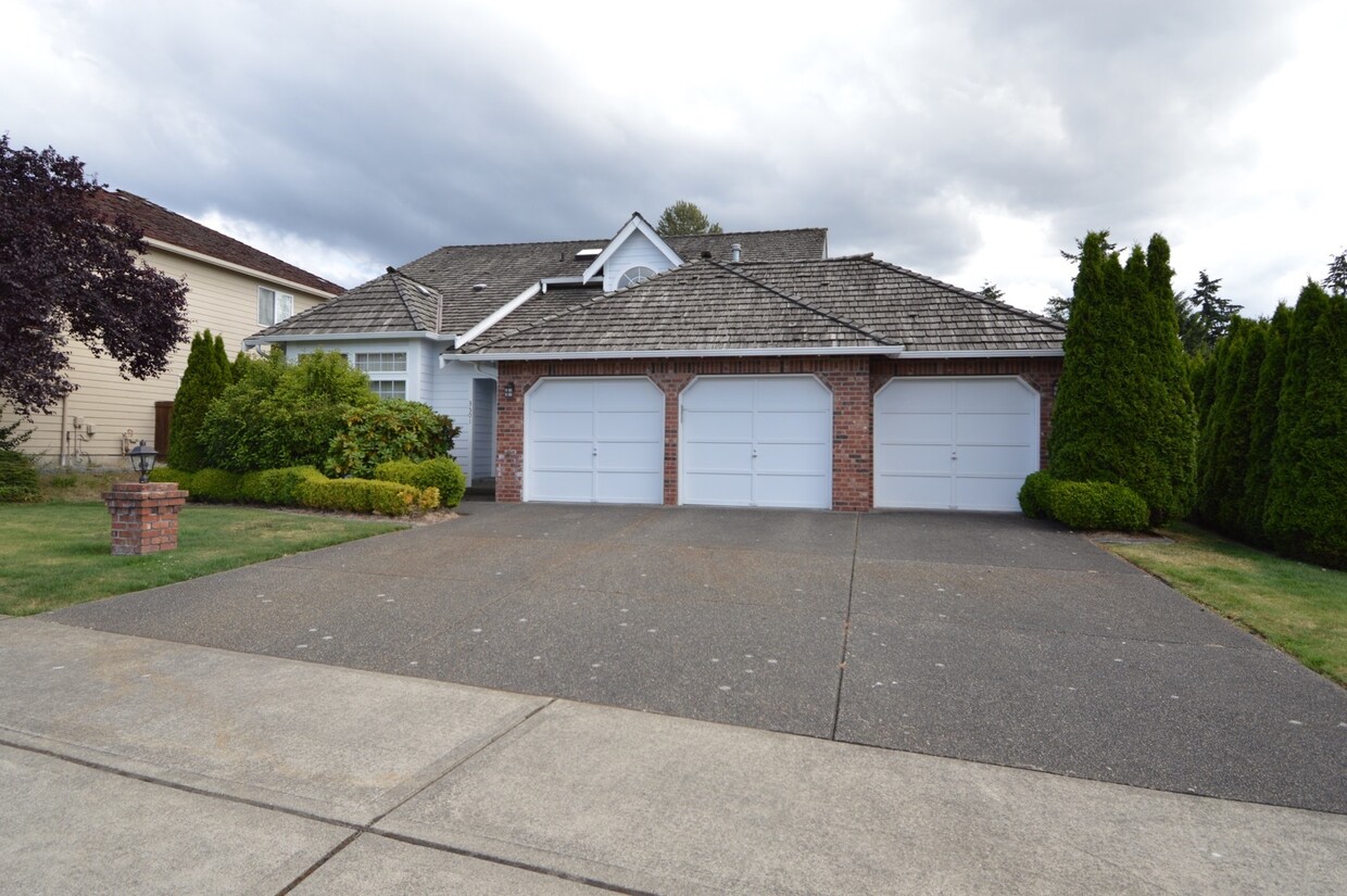 Primary Photo - Beautiful NE Tacoma Home.